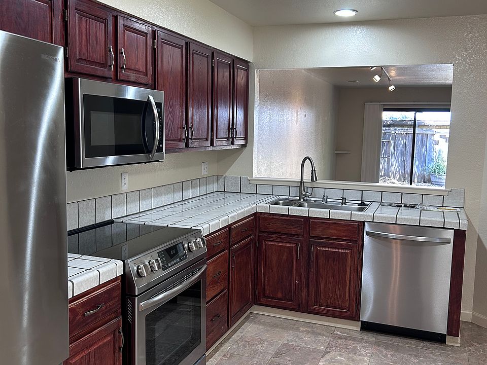 1st image of 550 Creekside Ln
