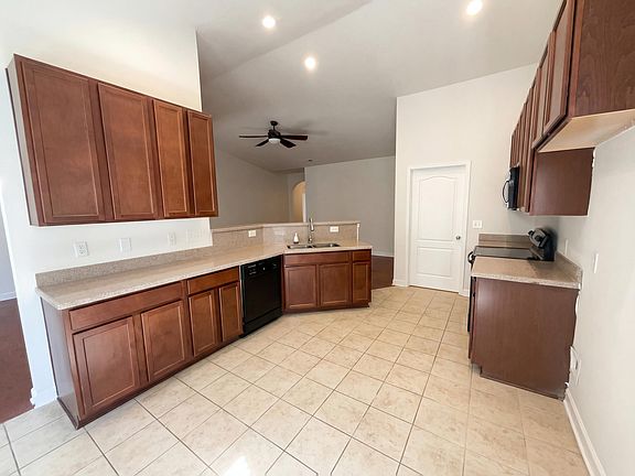 2nd image of 2014 Hunters Bend Trl