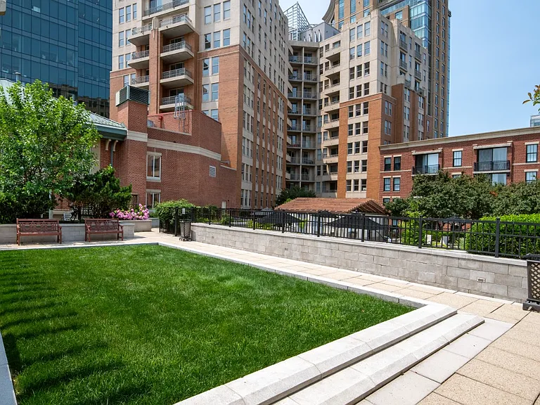 Spinnaker Bay at Harbor East — Photo 50