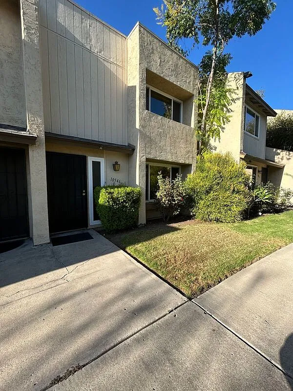 3 bed, 1.5 bath, 1323 sqft, $3,300 — Photo 3