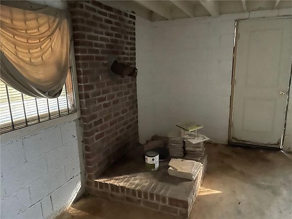 4th image of 1081 Forest Valley Dr SE