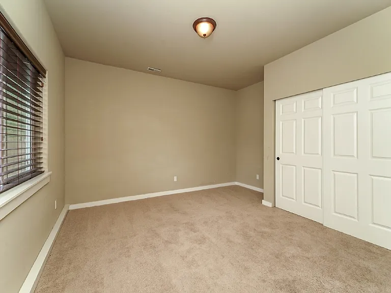 12442 SE 270th St #LOWER — Photo 15