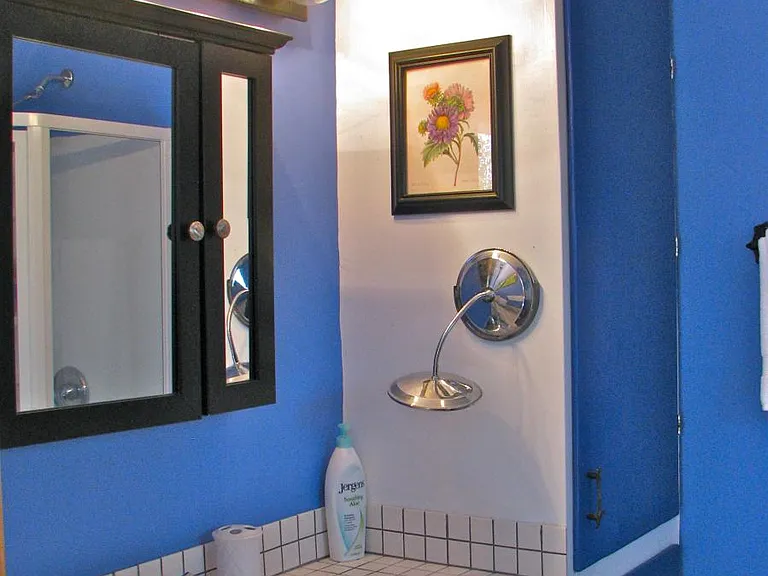 Additional view of the bathroom