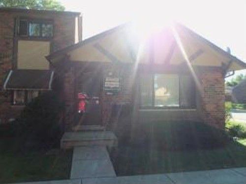1st image of 1S275 Holyoke Ln