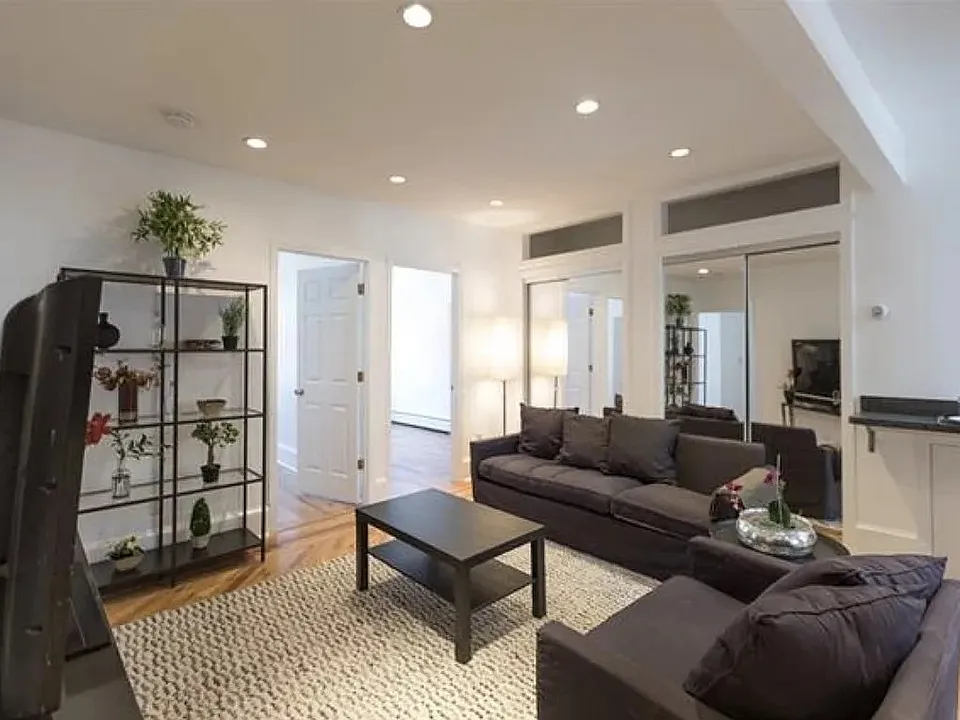 209 Clinton St #3