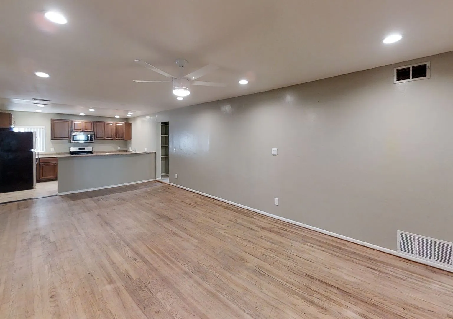 5BD/3BA, Great Yard!! — Photo 3