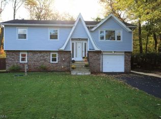 13 Adelphi Trl, Hopatcong, NJ 07843