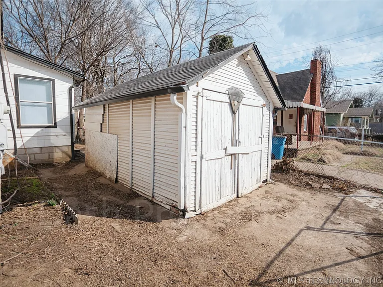 2604 E 7th St S — Photo 54