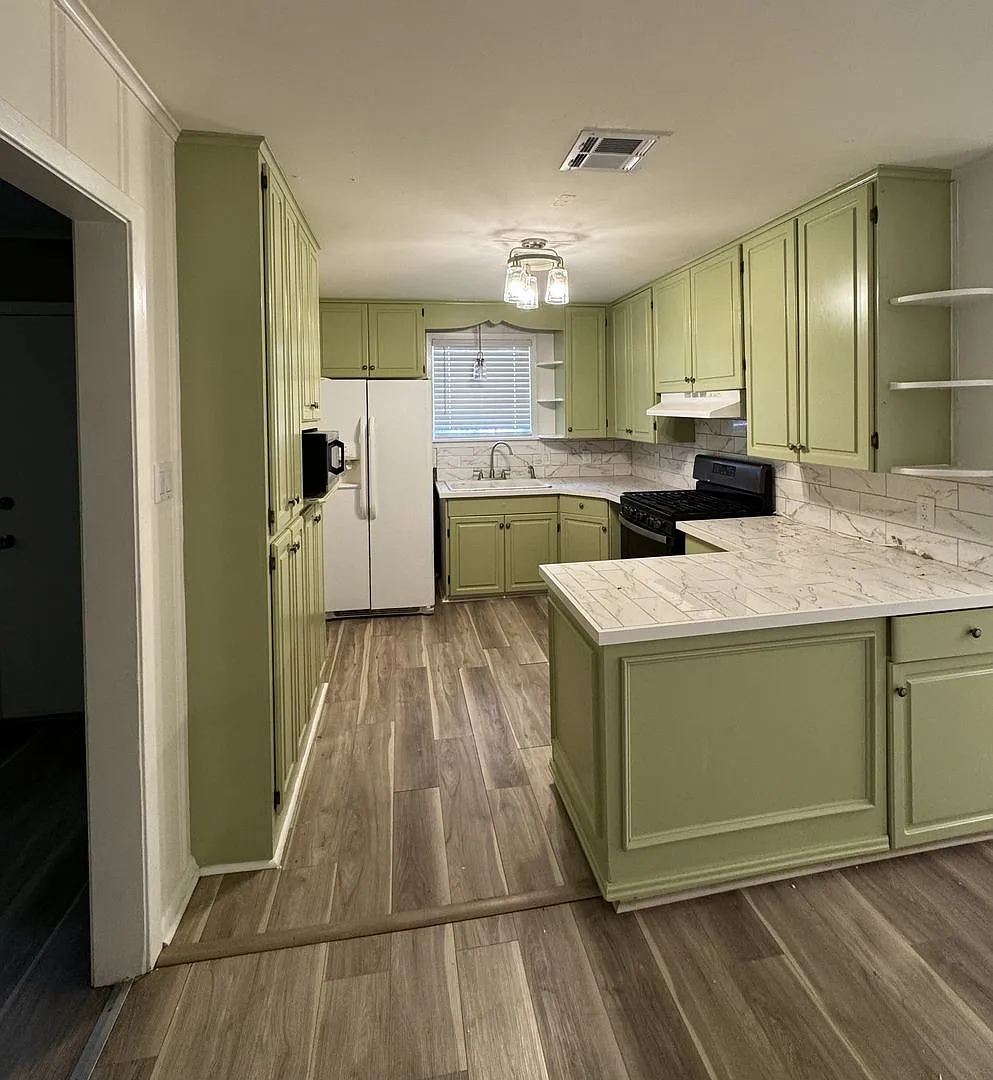 Single Family Residence — Photo 4