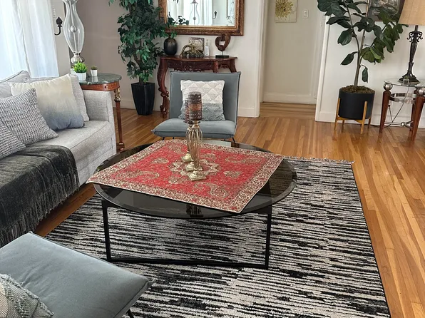 16816 Halper St, Encino, CA 91436