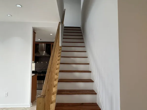 600 Harbor Boulevard image 16 of 32