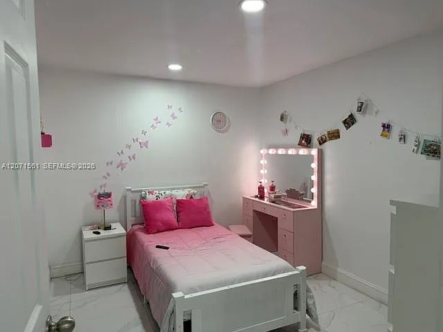 846 W 32nd St #1 — Photo 22