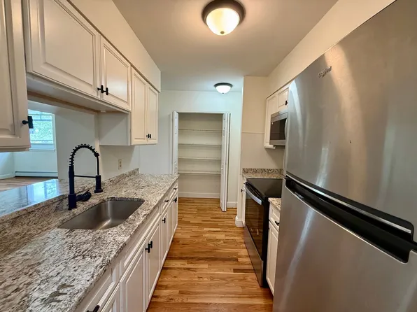 Israel Putnam Apartments, 97 School St APT 107, Putnam, CT 06260