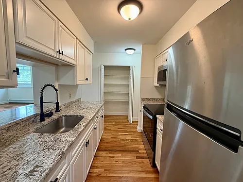 Israel Putnam Apartments Photo 1