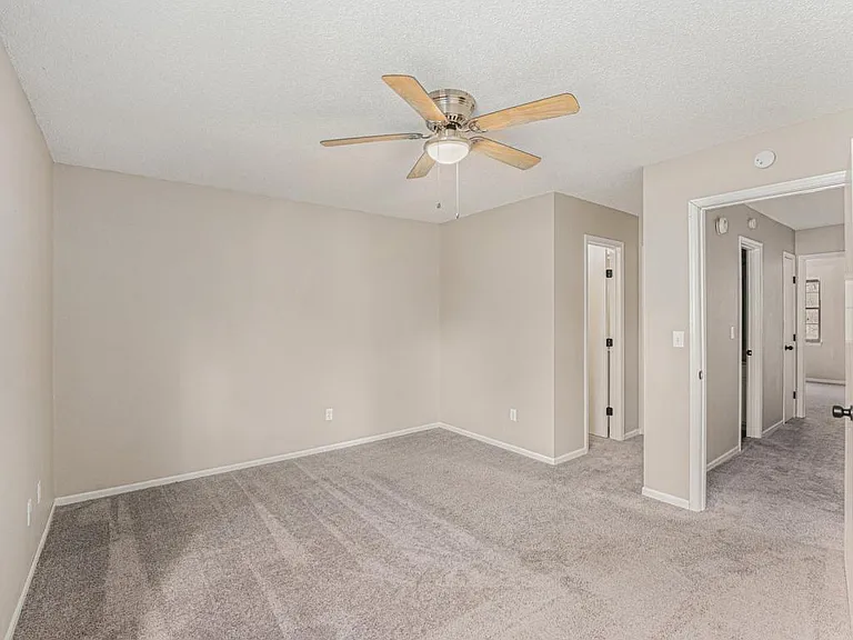 810 SW Pinebrook Village Dr — Photo 13