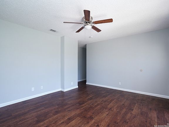 5th image of 5035 CREEKMOOR DR