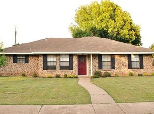 1330 Meadow Ct, Midlothian, TX 76065