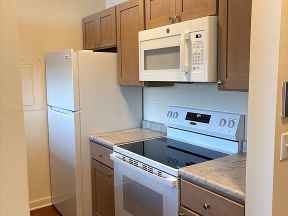 4th image of 7 North St APT 410