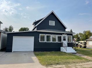 1024 3rd St, Langdon, ND 58249