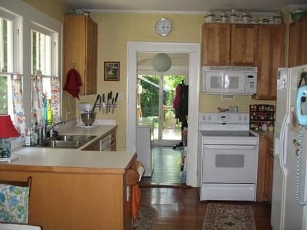 Updated kitchen with 42" cabinets.