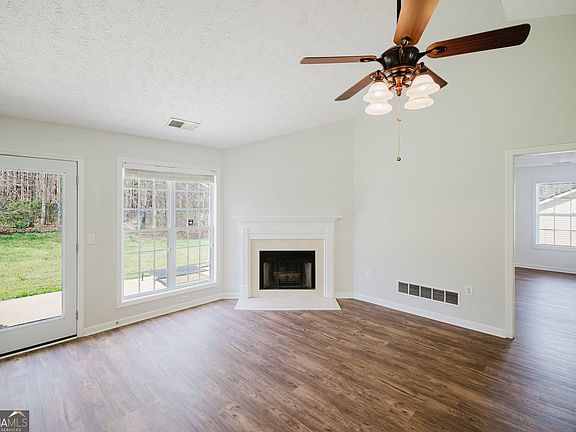 5th image of 303 Johnny Ln