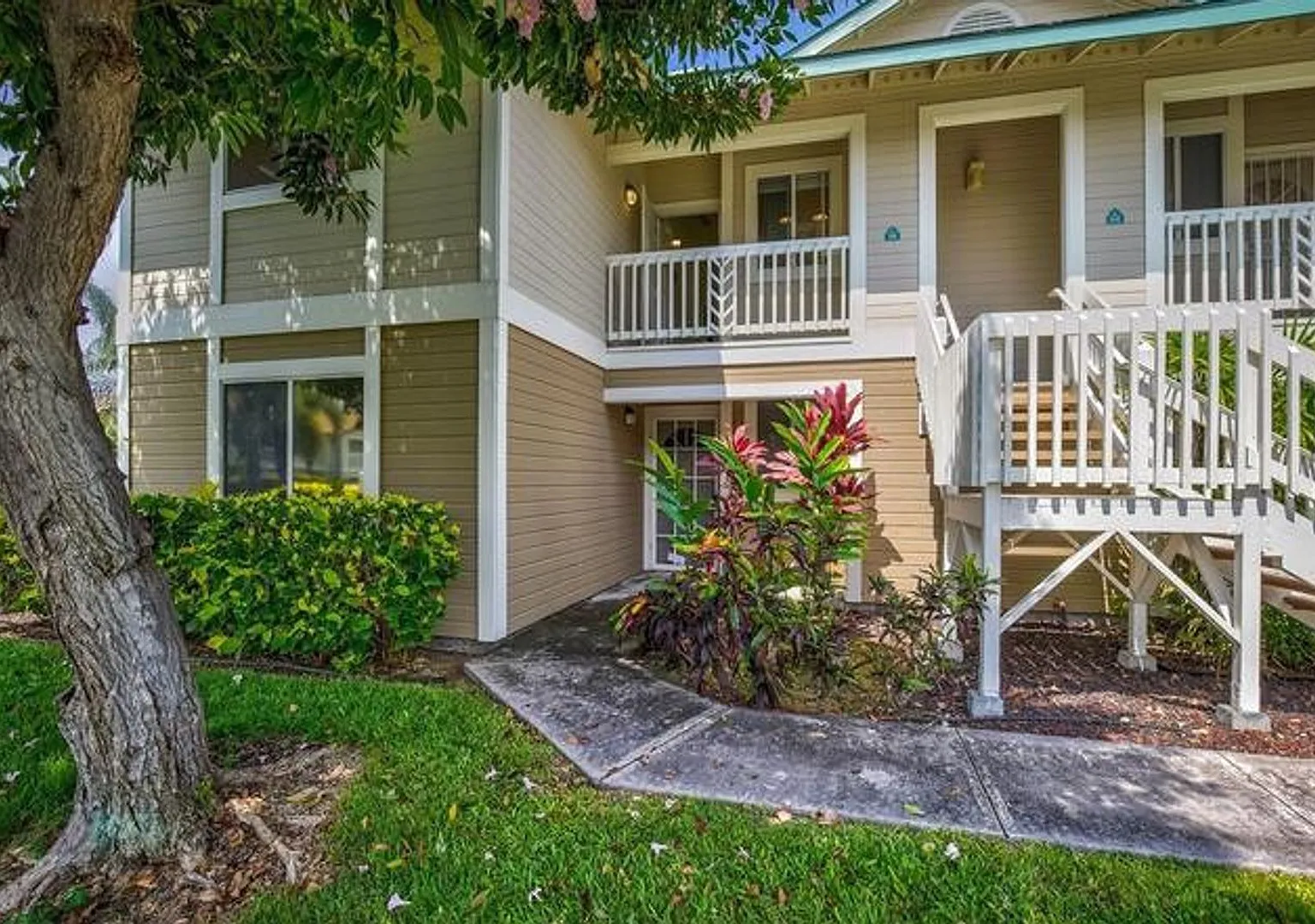 3-Bedroom, 2-Bath Condo for Rent Alii Lani Townhomes — Photo 1