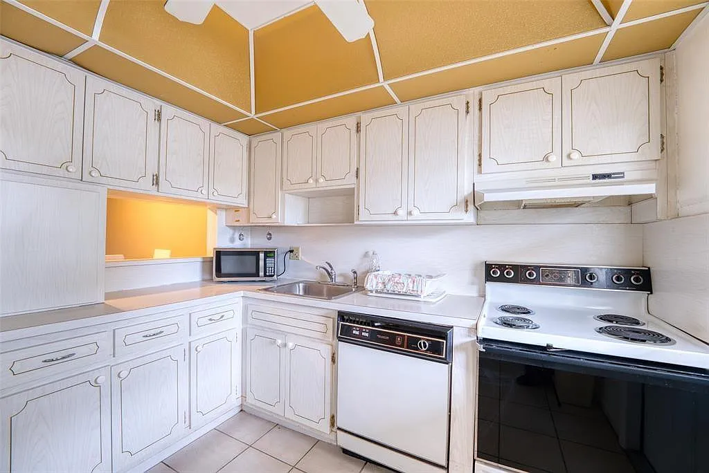 1 bed, 1.5 bath, 775 sqft, $1,700 — Photo 3