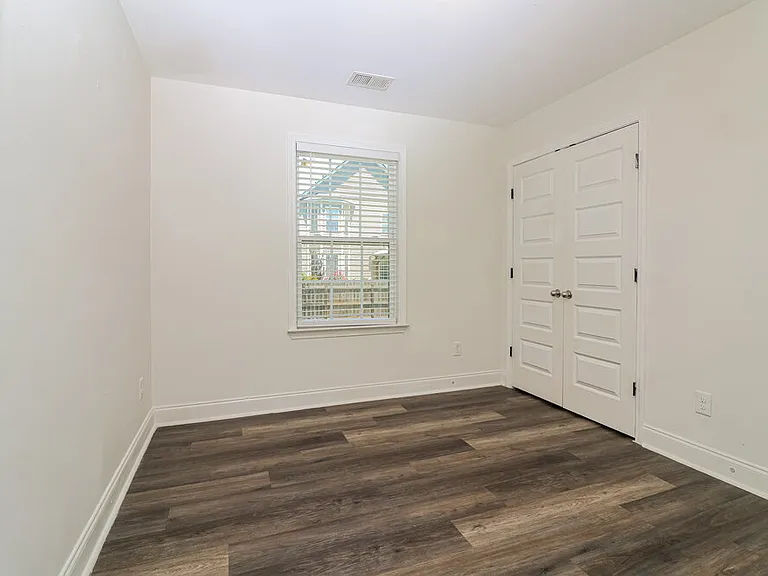 77 Rosemont Ct — Photo 15