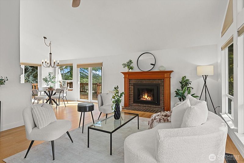 5th image of 10728 NE 196th Street
