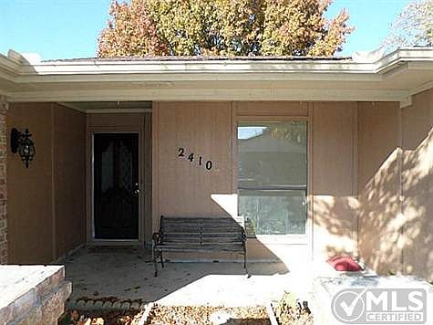 4th image of 2410 Woodside Dr