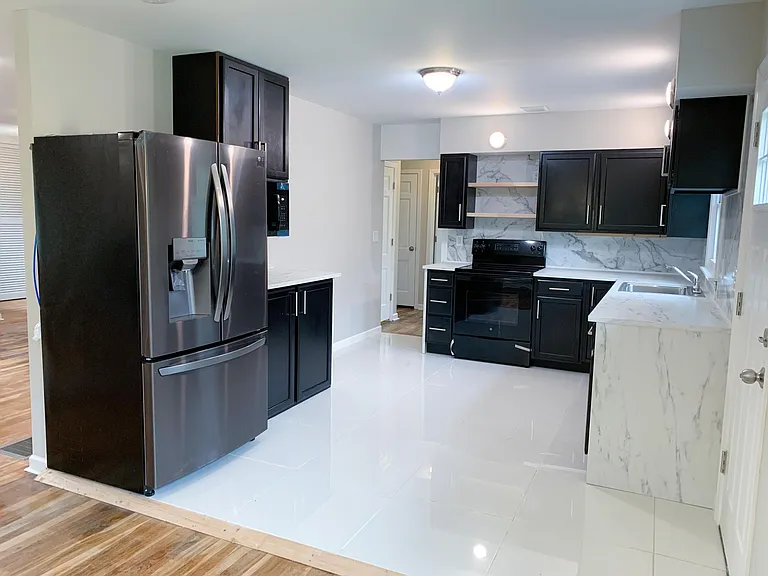 108 Tenney Ct — Photo 4