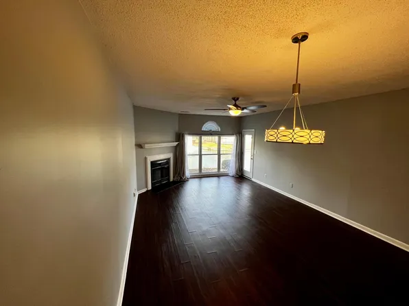 439 E Lake Cir, Chesapeake, VA 23322