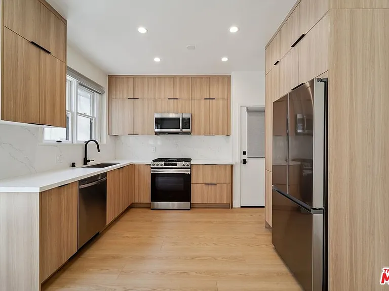 9122 W 3rd St — Photo 11