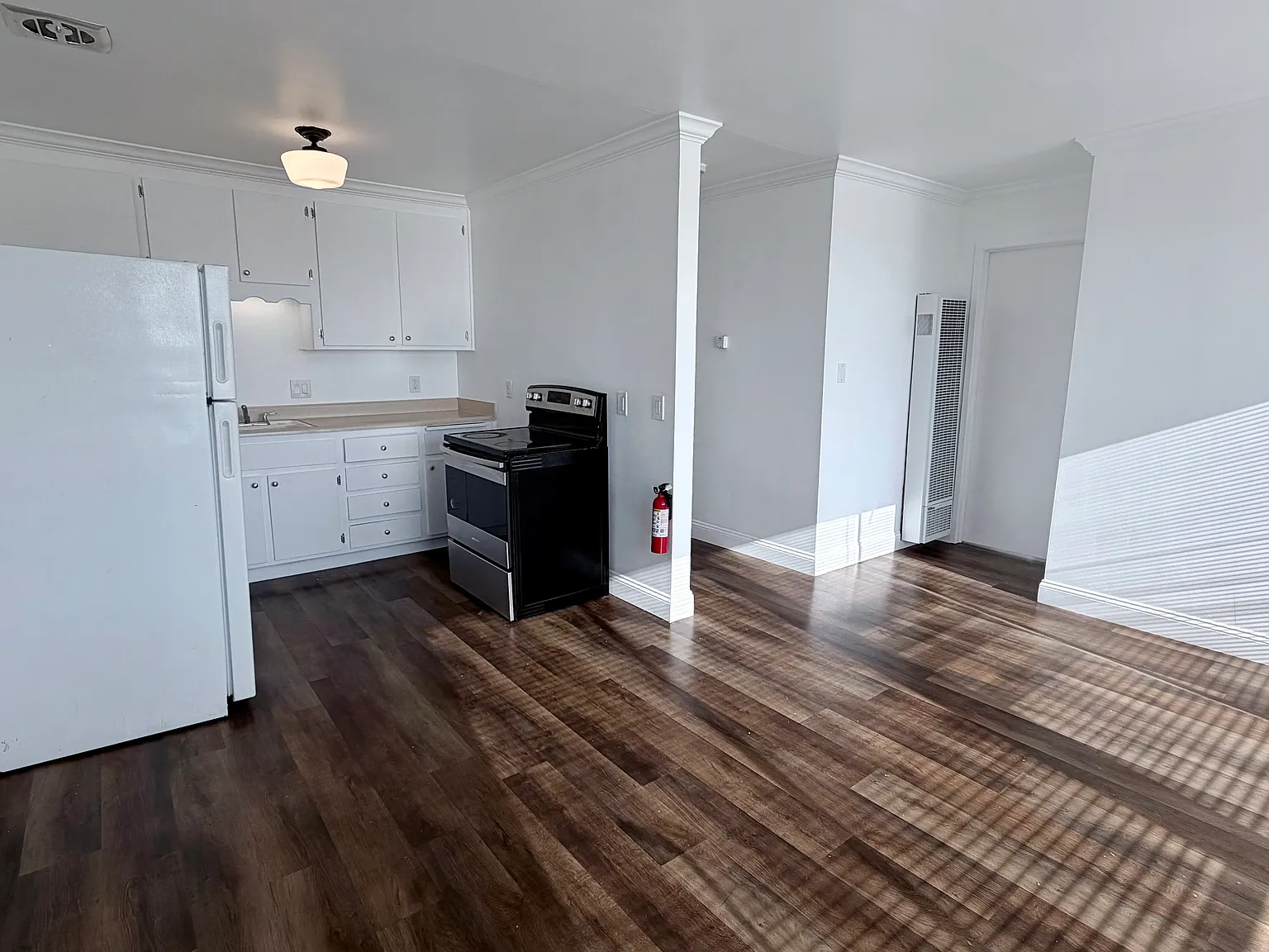 2 bed, 700 sqft, $2,100 — Photo 3