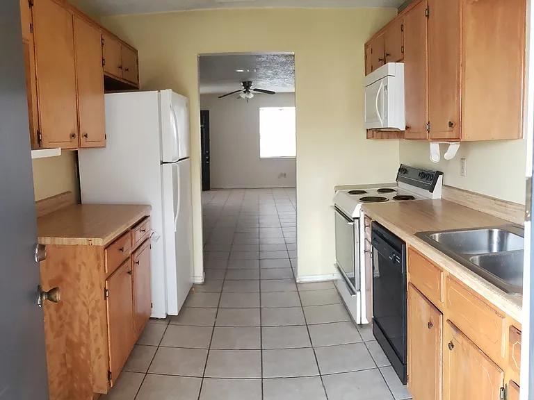 923 Dryden Ave — Photo 7