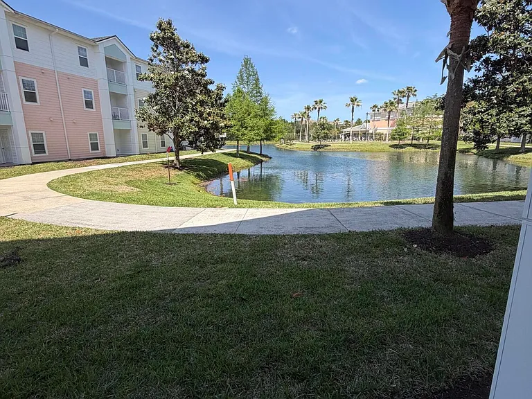 8201 Green Parrot Rd #106 — Photo 30