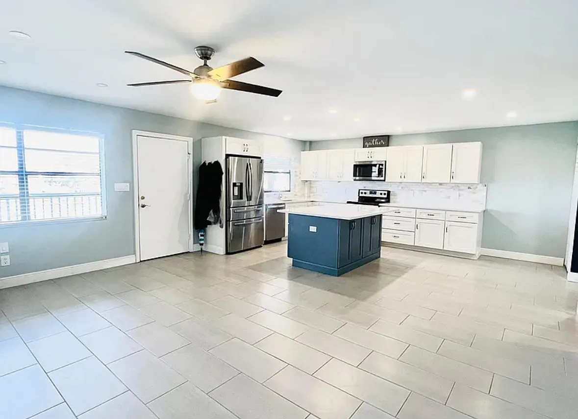2 bed, 975 sqft, $2,495 — Photo 3