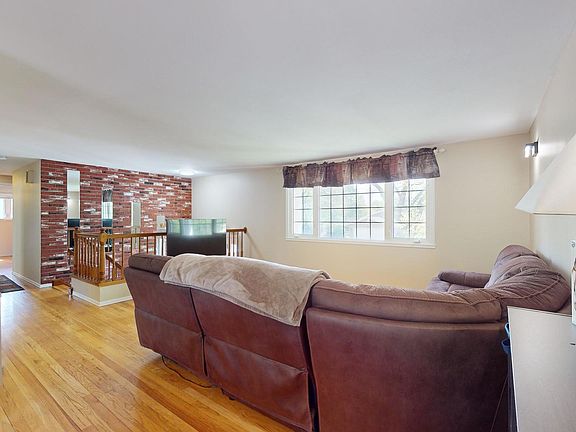 3rd image of 530 Janine Ln