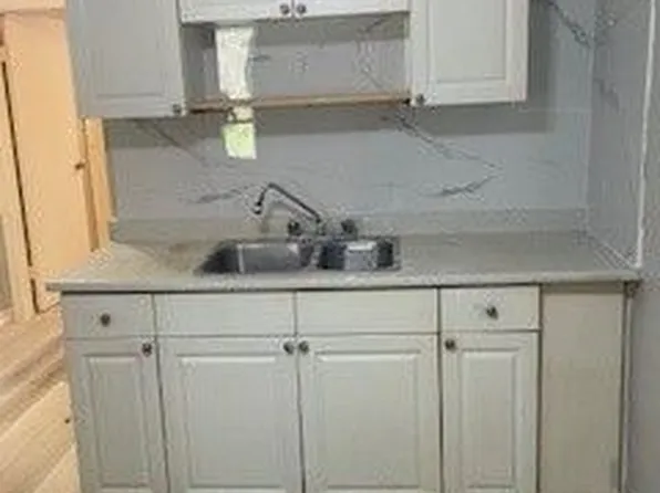 9 John St #2, Halton Hills, ON L7G 2J6