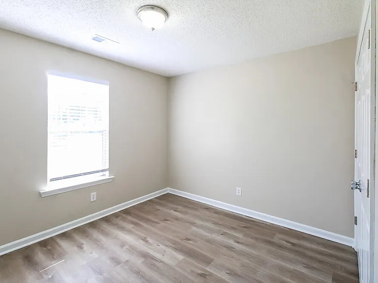 1299 N Hampton Dr — Photo 14