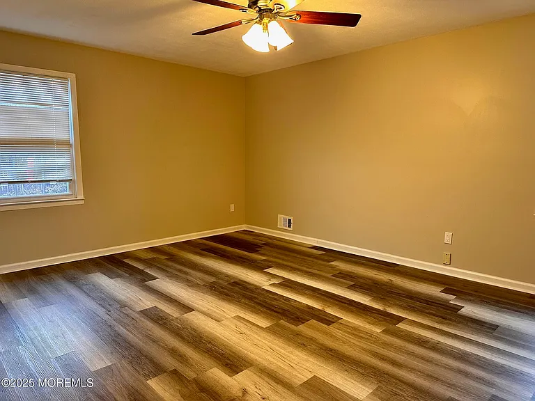 702 Cassville Rd — Photo 6