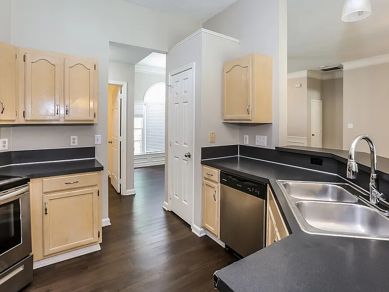 11621 Long Forest Dr — Photo 7