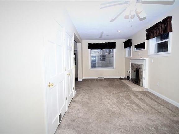 3rd image of 359 Argonne Dr