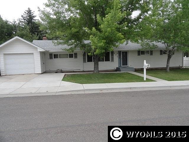 1st image of 372 Hillcrest Way