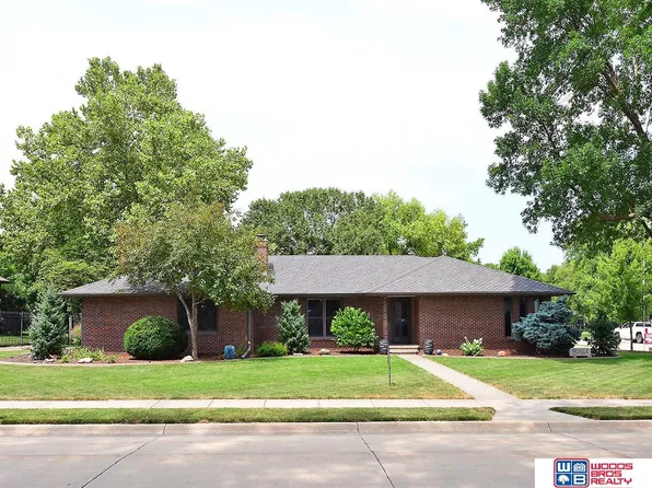 125 Regency Dr, Beatrice, NE 68310