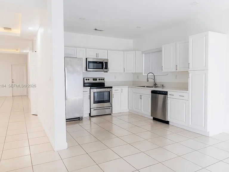 379 NE 34th Ave — Photo 3