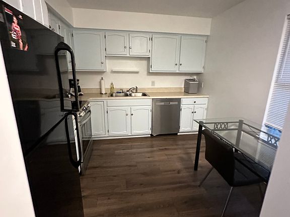 3rd image of 113 Valley Greene Cir