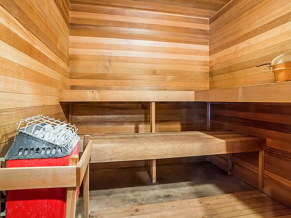 Sauna & many extras