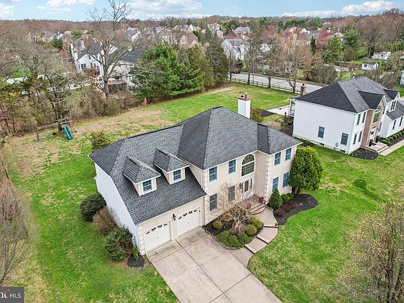 5th image of 15 Hilltop Dr