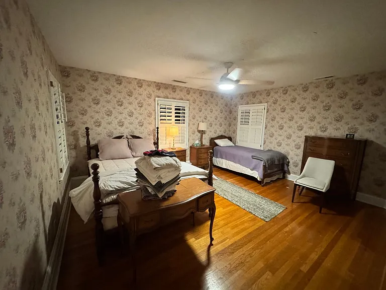 906 Crescent Cir — Photo 41